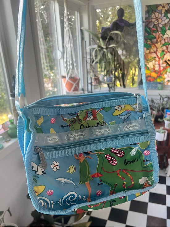 Lesportsac Handbags - Vtg Hawaiian themed LeSpotsac purse